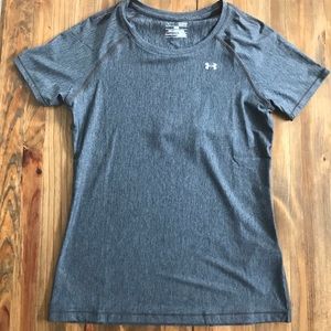 ❤️NWT Under Armour Gray Fitted Top Size Small